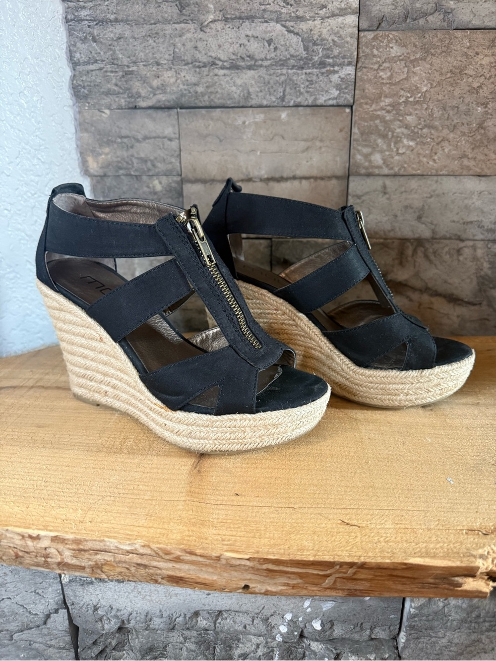 Moda Black Wedge Sandals with Front Zipper